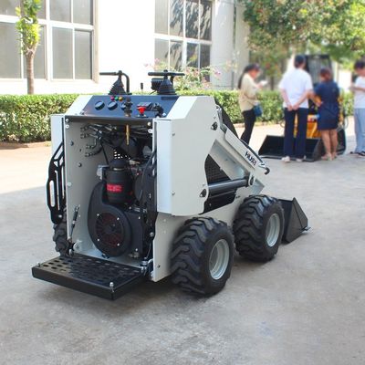 Pequeno carregador a diesel com balde de fixação diferente compacto e potente