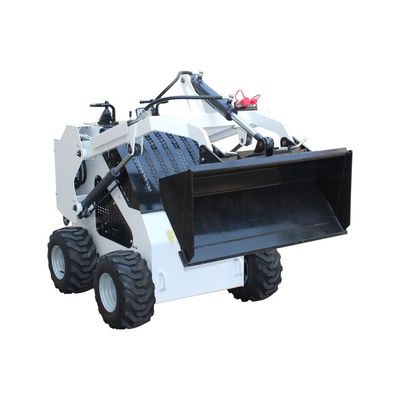 Carregador versátil com trilho para remoção de neve e escovagem de betão